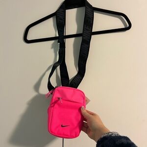 Nike Sportswear Essentials Belt Bag Advance Pink